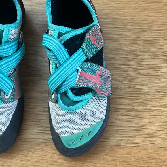 La Sportiva womens climbing shoes. NWT. Size 5.5. - Picture 2 of 7